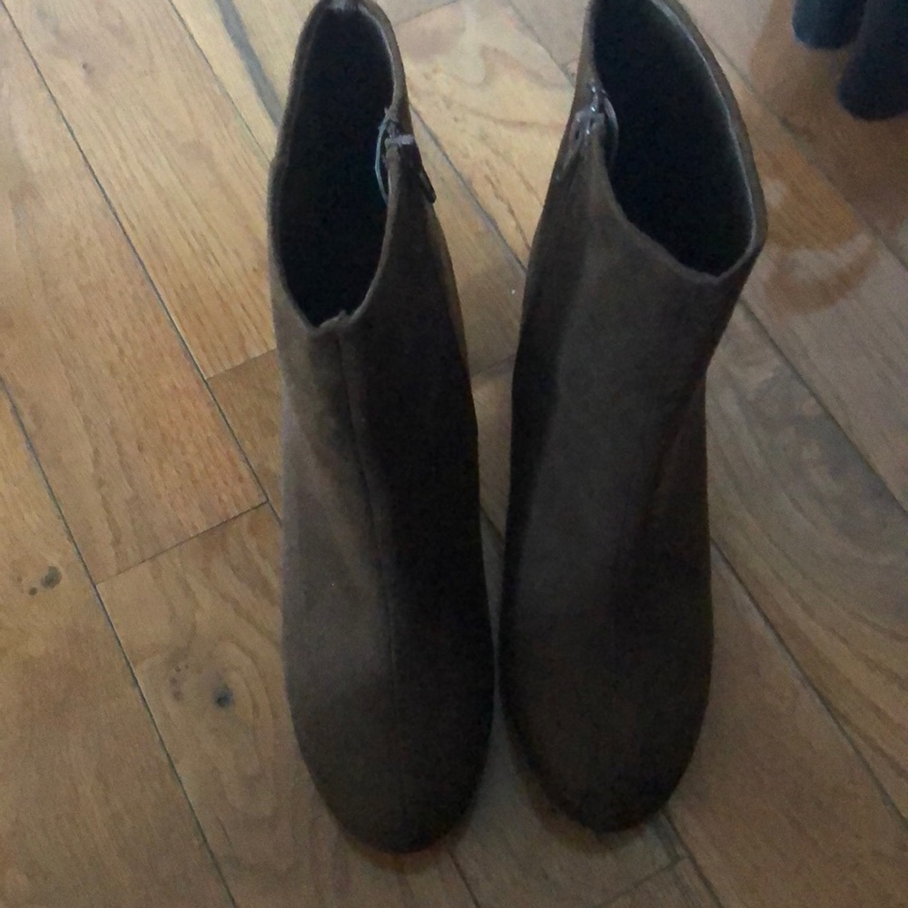 Shoes - Picture 2 of 3